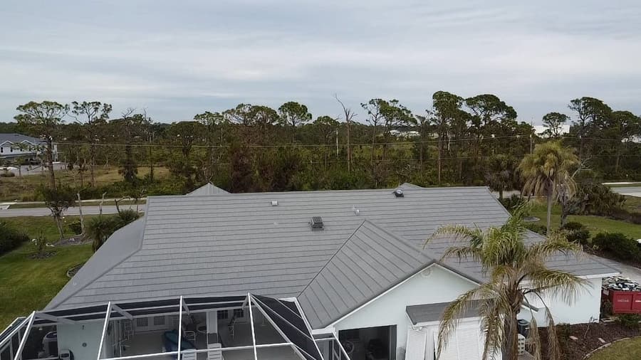 A roof finished in QUEENTILE SHAKE