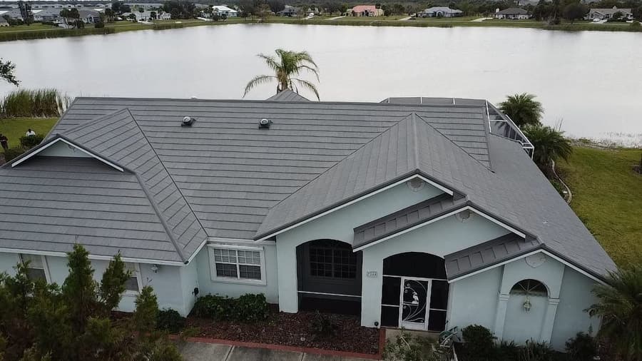 A roof finished in QUEENTILE SHAKE