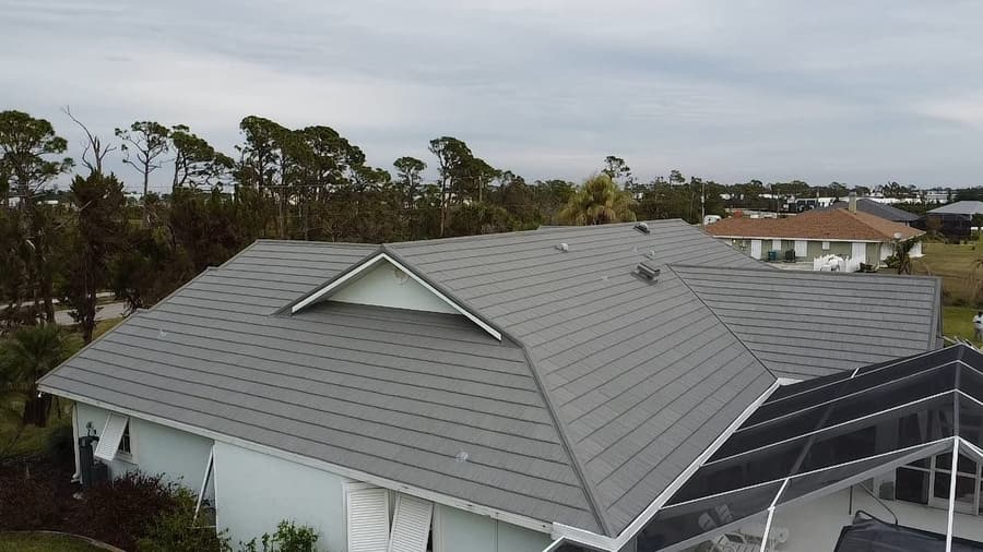 A roof finished in QUEENTILE SHAKE