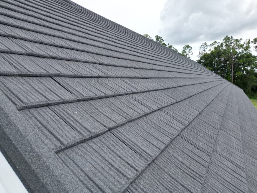 A roof finished in QUEENTILE SHAKE