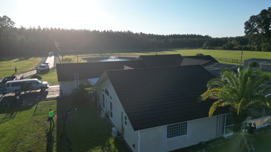A roof finished in QUEENTILE SHAKE