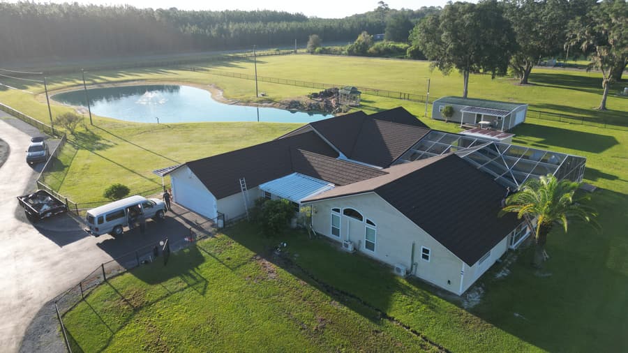 A roof finished in QUEENTILE SHAKE