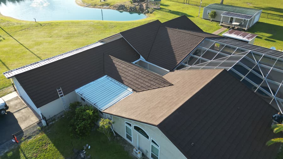 A roof finished in QUEENTILE SHAKE