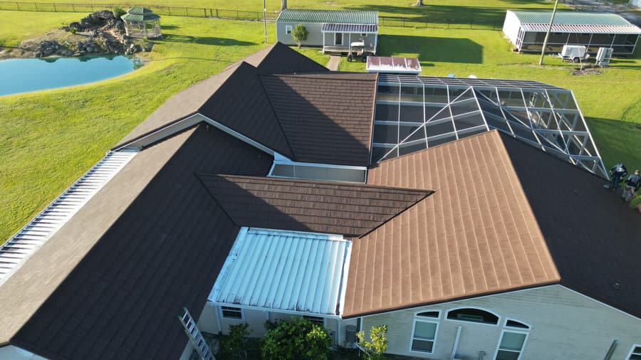 A roof finished in QUEENTILE SHAKE
