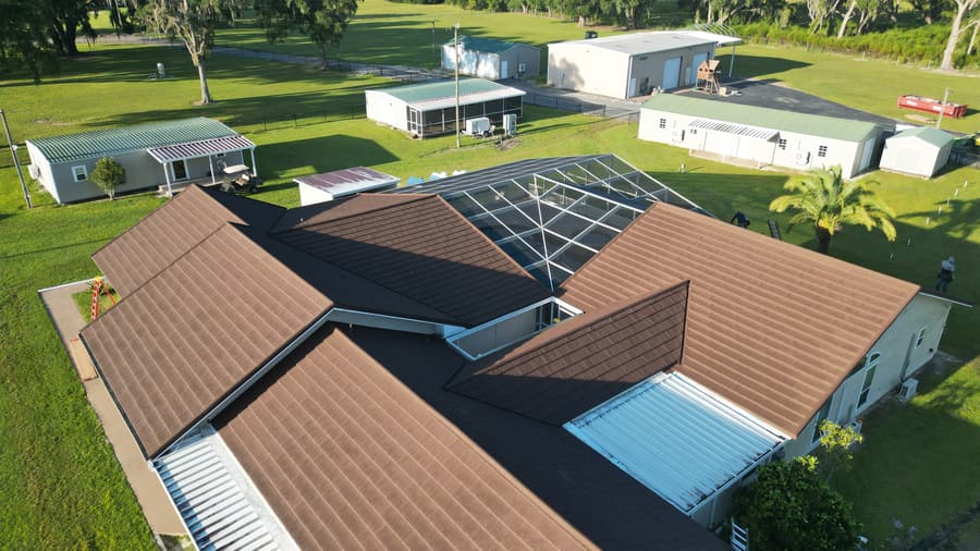 A roof finished in QUEENTILE SHAKE