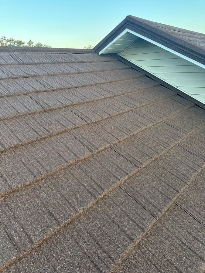A roof finished in QUEENTILE SHAKE