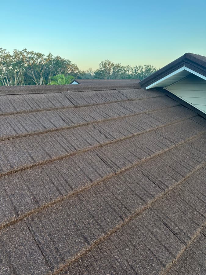 A roof finished in QUEENTILE SHAKE