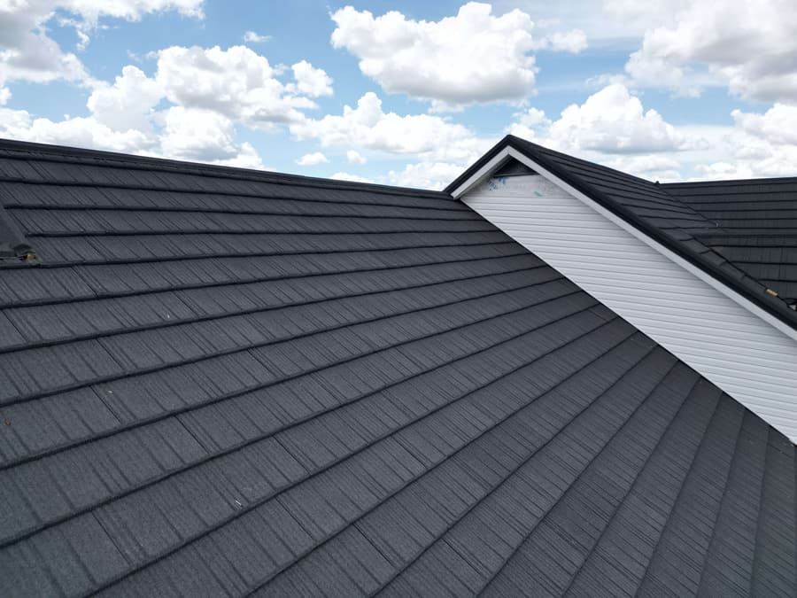 A roof finished in QUEENTILE SHAKE