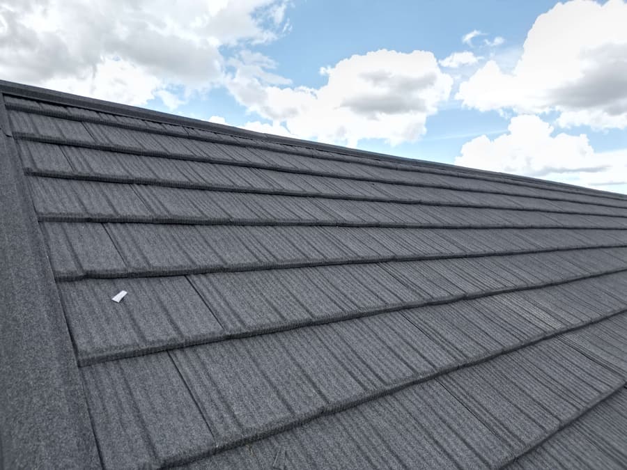 A roof finished in QUEENTILE SHAKE