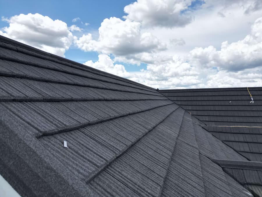 A roof finished in QUEENTILE SHAKE