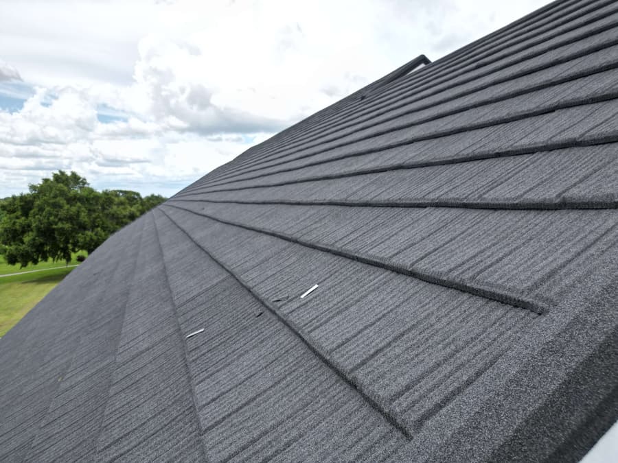 A roof finished in QUEENTILE SHAKE