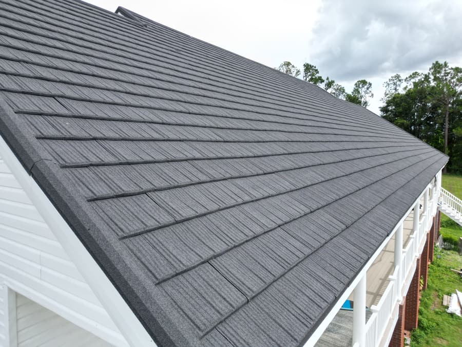 A roof finished in QUEENTILE SHAKE