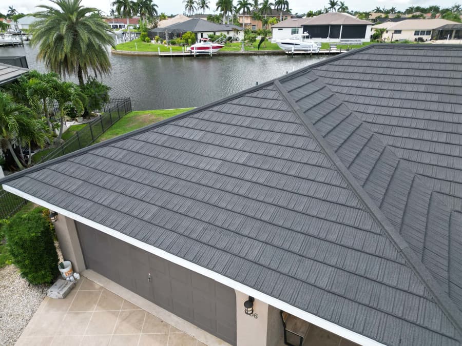 A roof finished in QUEENTILE SHAKE