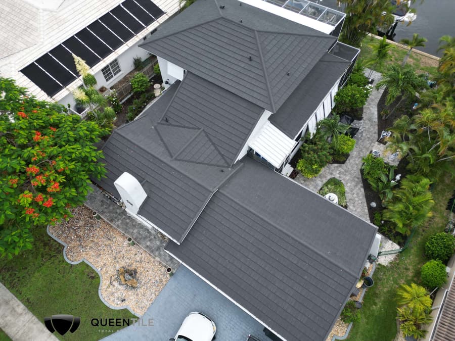 A roof finished in QUEENTILE SHAKE