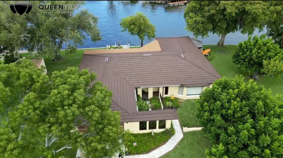 A roof finished in QUEENTILE SHAKE