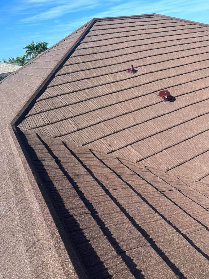 A roof finished in QUEENTILE SHAKE