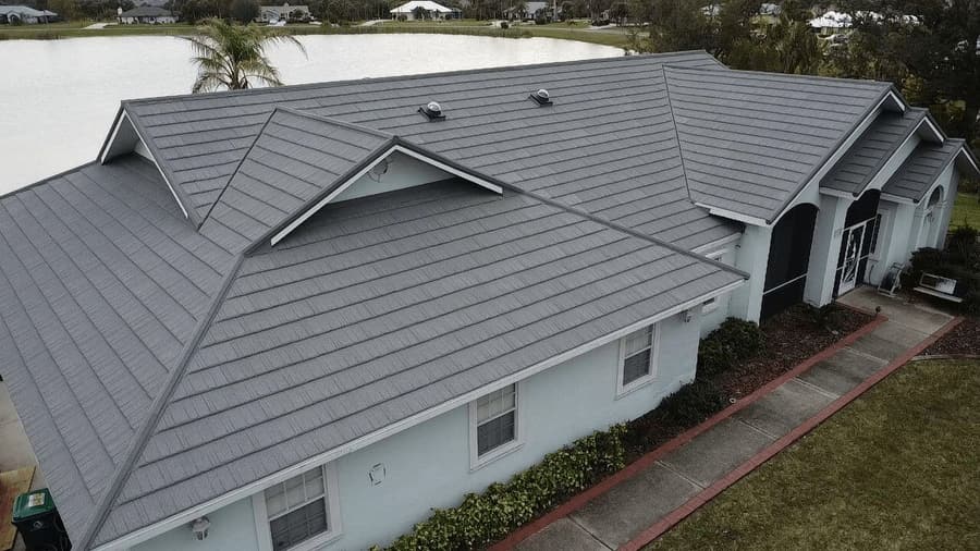 A roof finished in QUEENTILE SHAKE
