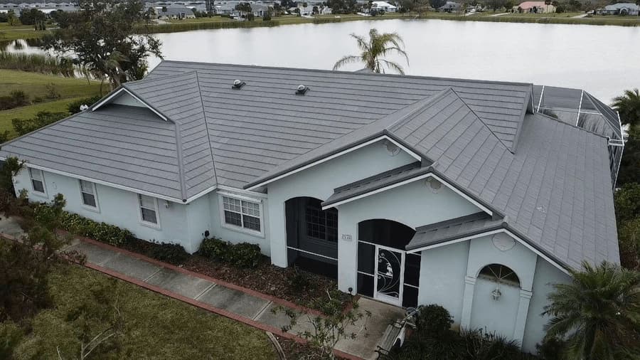 A roof finished in QUEENTILE SHAKE