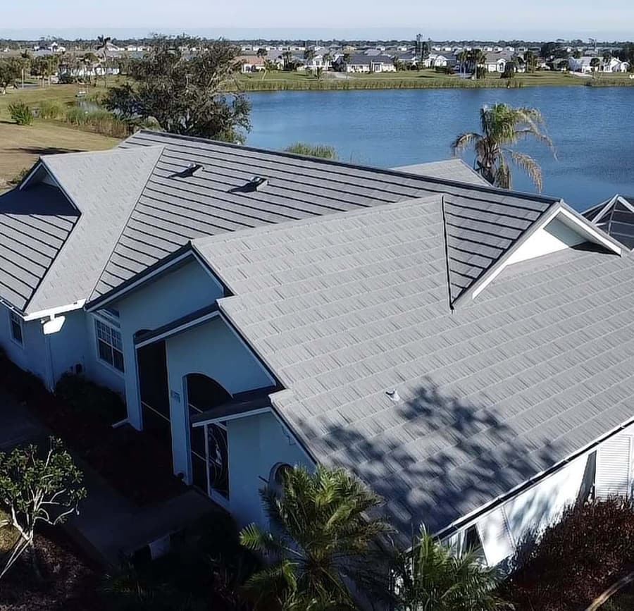 A roof finished in QUEENTILE SHAKE
