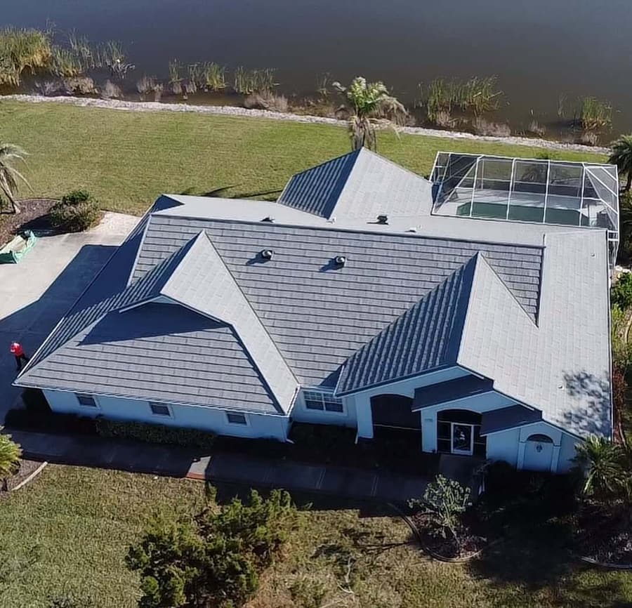 A roof finished in QUEENTILE SHAKE
