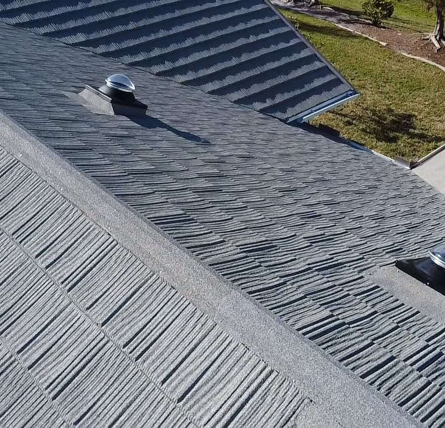A roof finished in QUEENTILE SHAKE