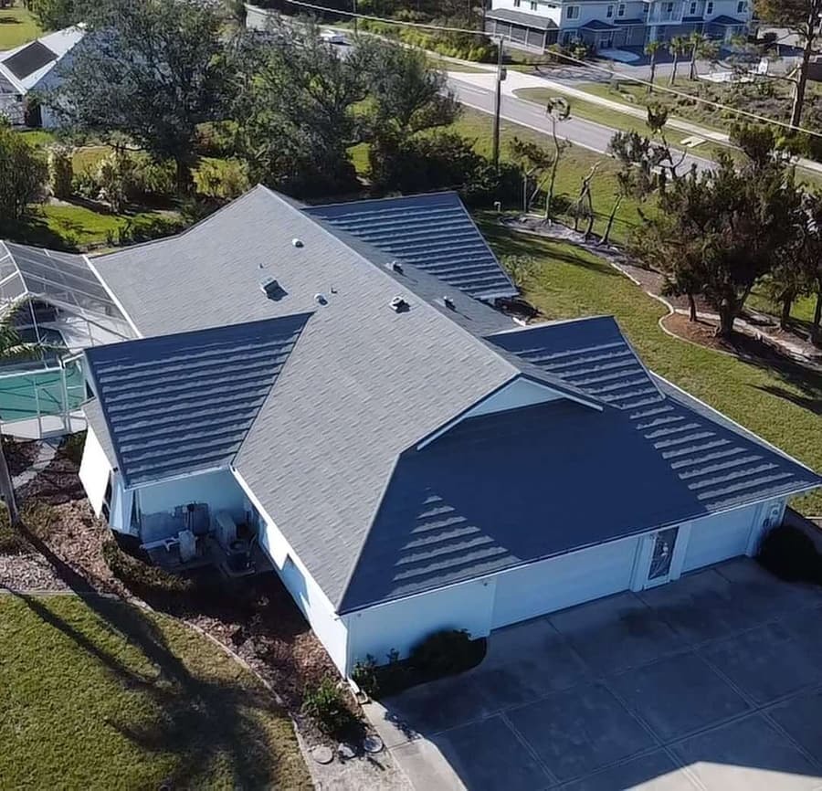 A roof finished in QUEENTILE SHAKE