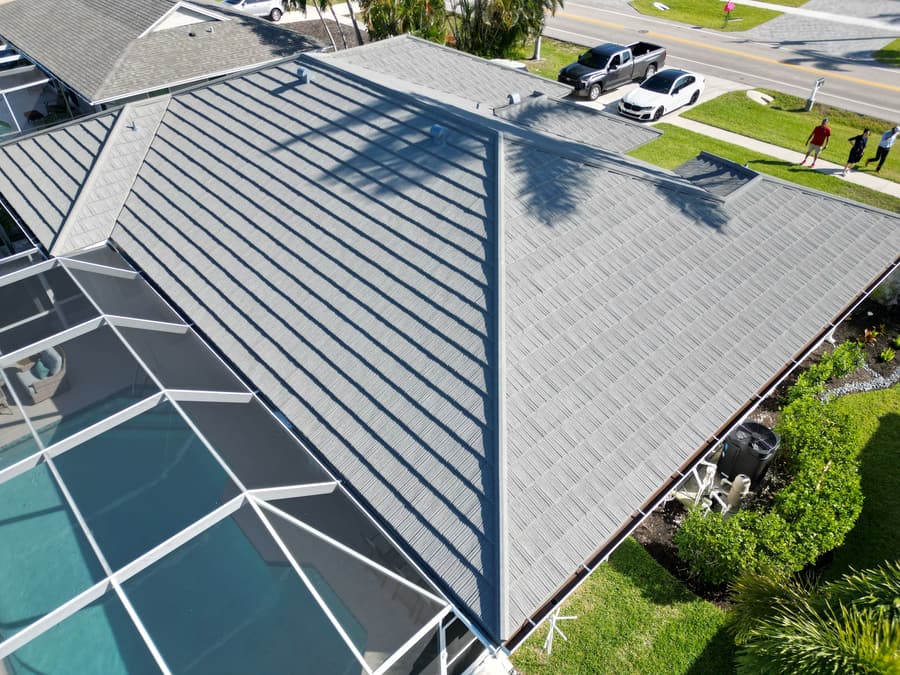 A roof finished in QUEENTILE SHAKE