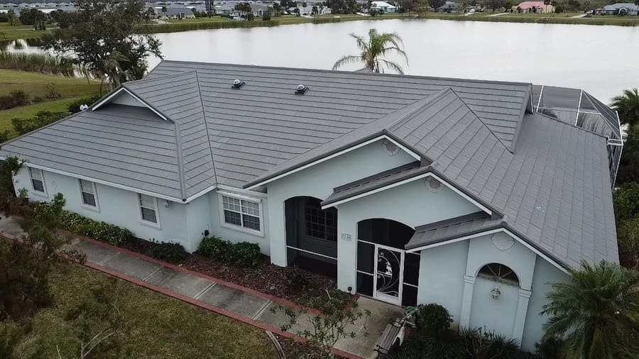 A roof finished in QUEENTILE SHAKE