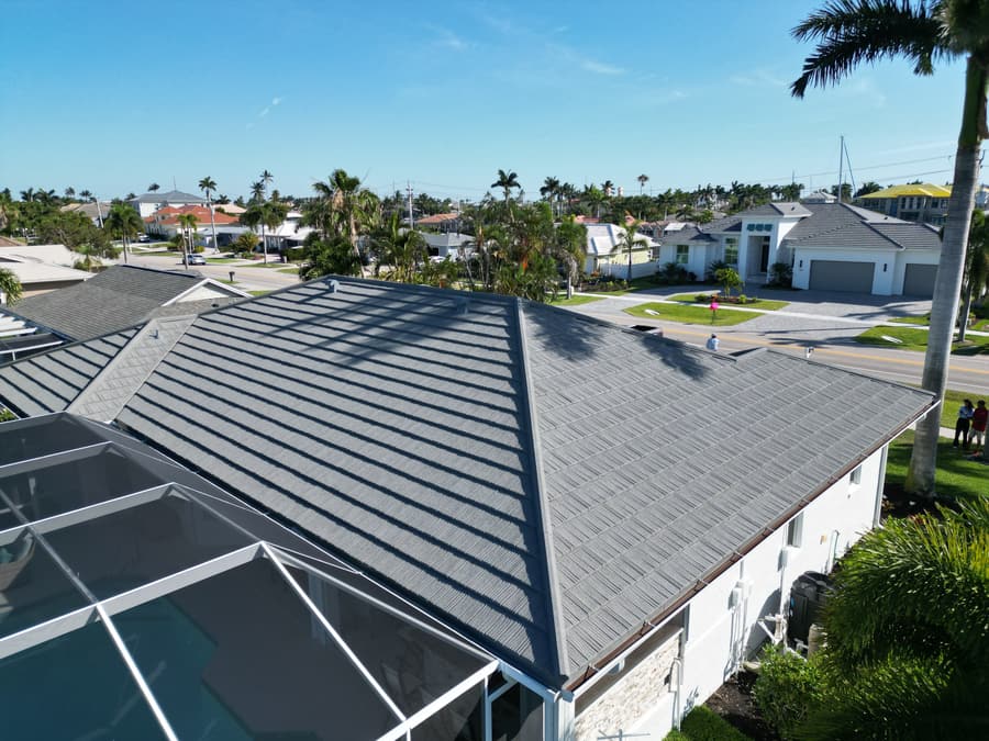 A roof finished in QUEENTILE SHAKE