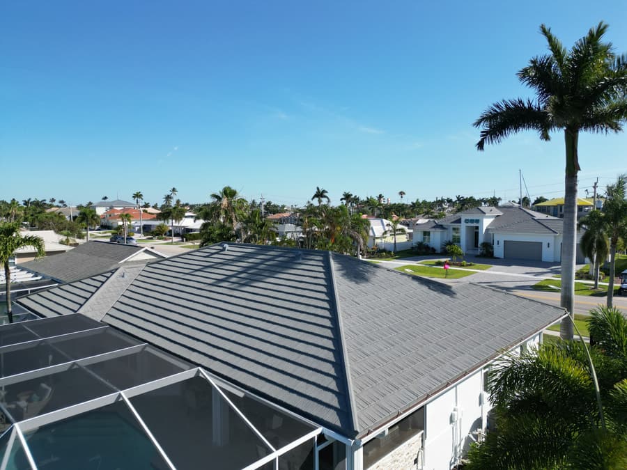 A roof finished in QUEENTILE SHAKE