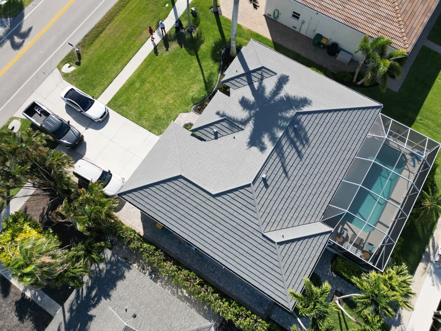 A roof finished in QUEENTILE SHAKE
