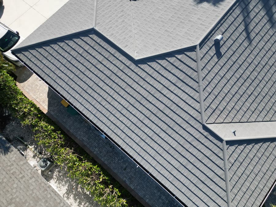 A roof finished in QUEENTILE SHAKE