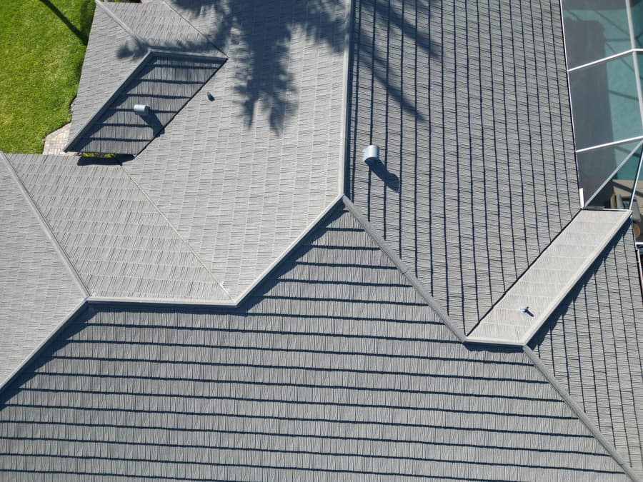 A roof finished in QUEENTILE SHAKE