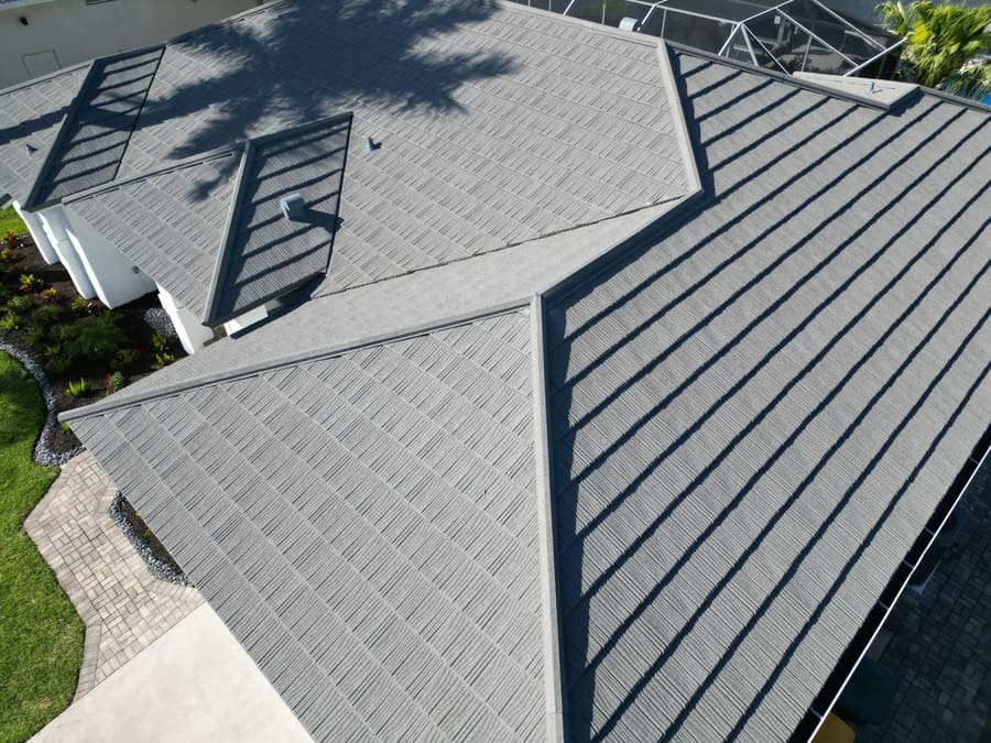 A roof finished in QUEENTILE SHAKE