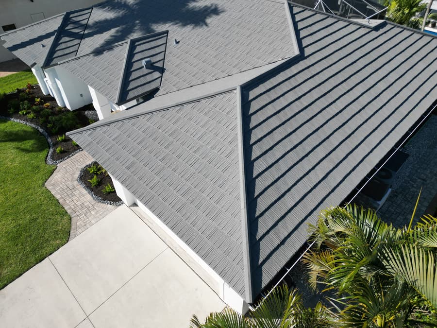 A roof finished in QUEENTILE SHAKE