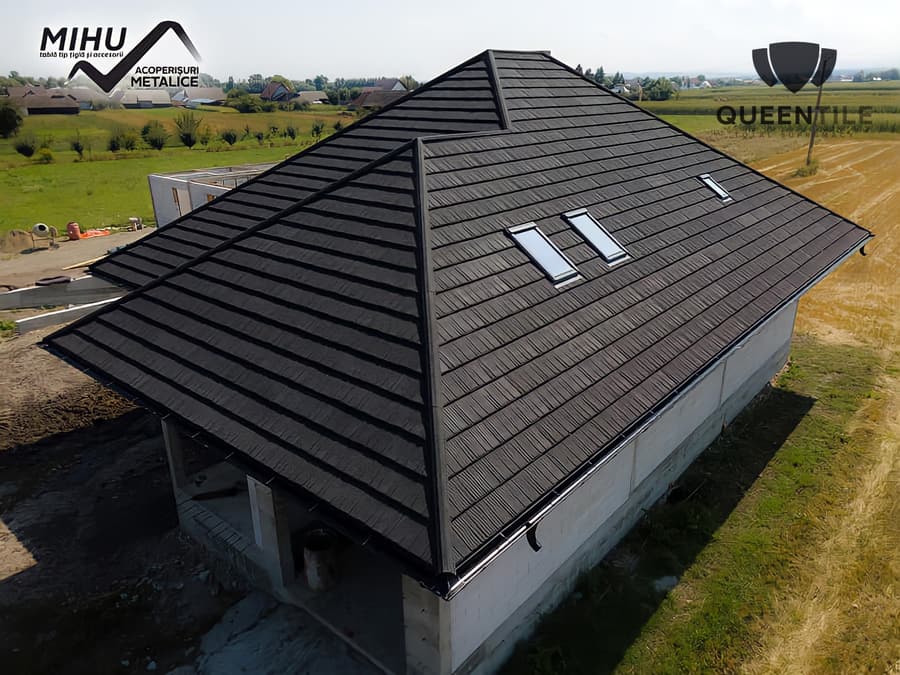A roof finished in QUEENTILE SHAKE