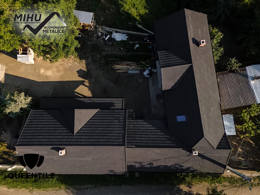 A roof finished in QUEENTILE SHAKE