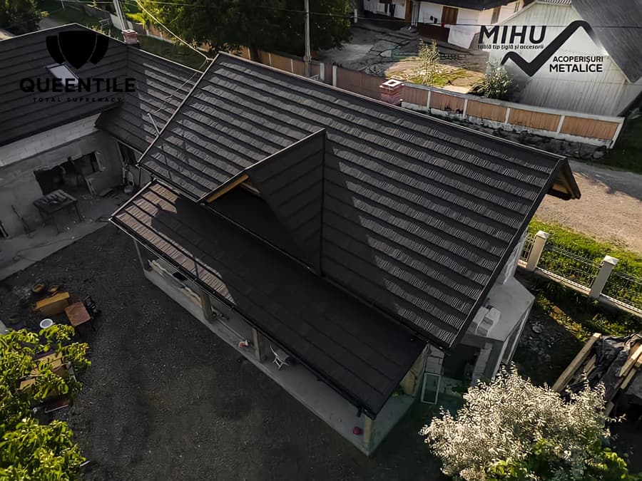 A roof finished in QUEENTILE SHAKE