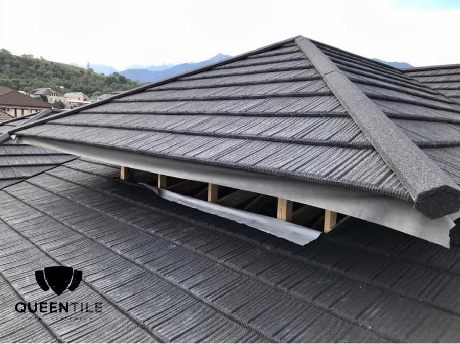 A roof finished in QUEENTILE SHAKE