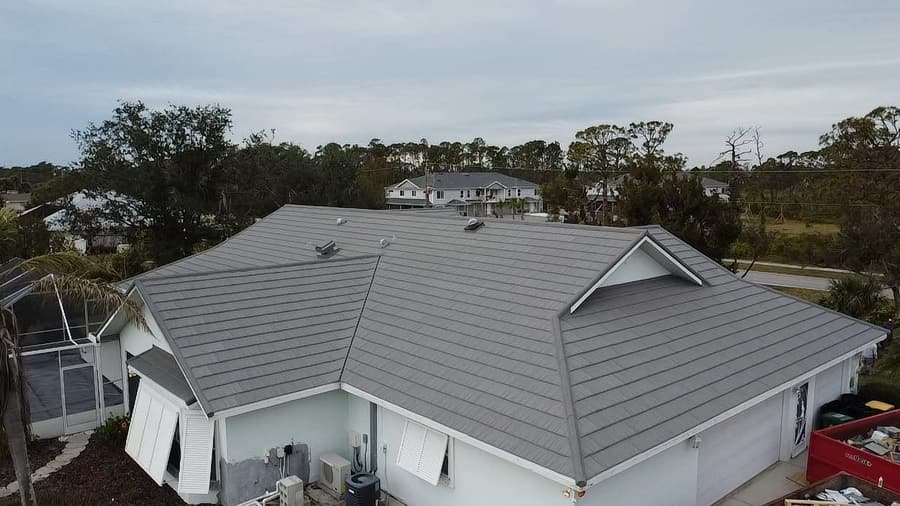 A roof finished in QUEENTILE SHAKE