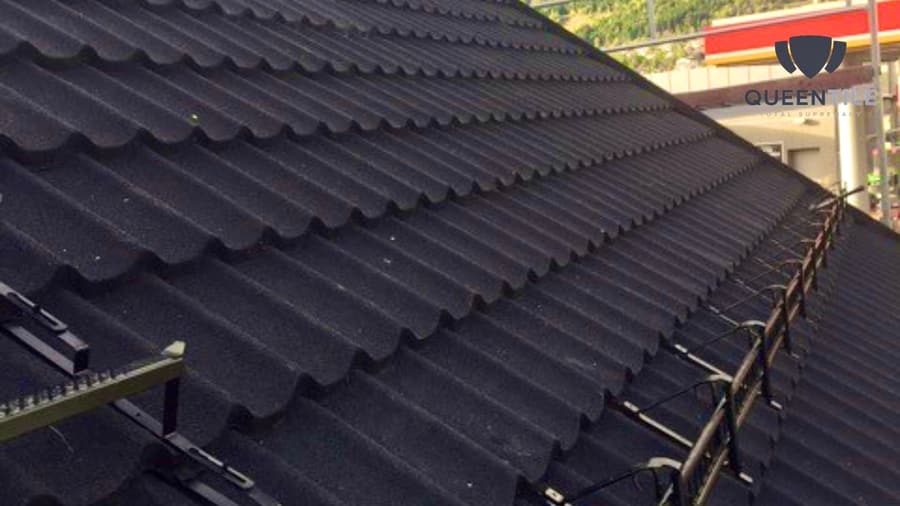 A roof finished in QUEENTILE STANDARD