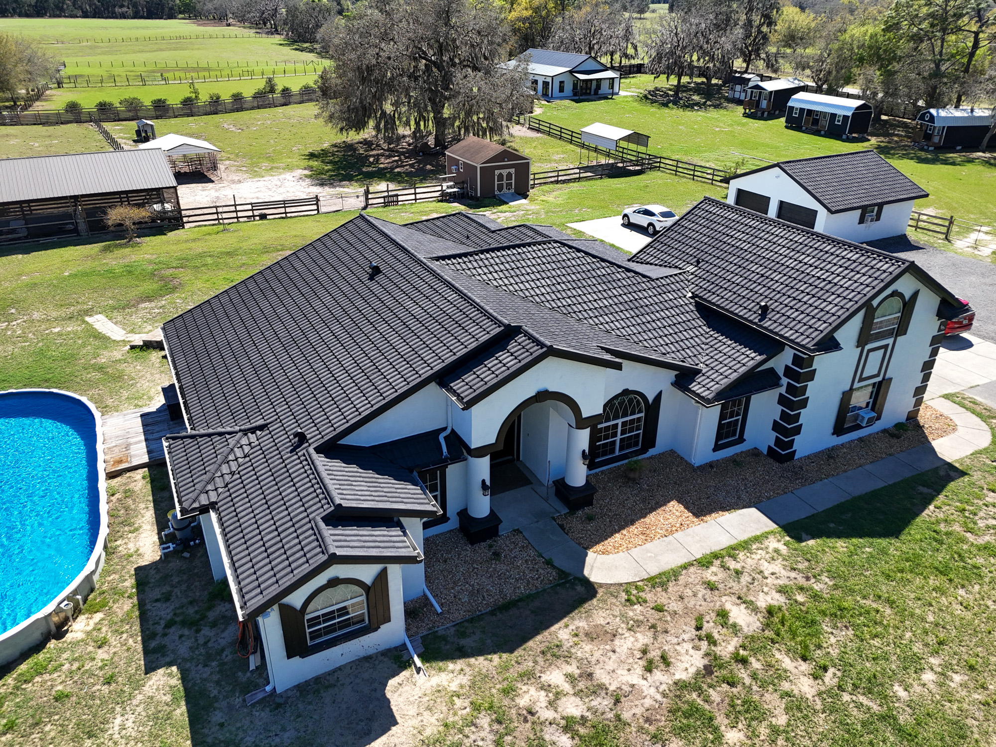 QUEENTILE Verona Black roof in Bushnell, FL